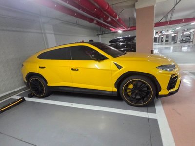 LAMBORGHINI URUS - 5