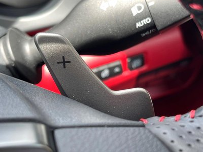 2021 Lexus IS — миниатюра 38