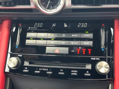 2021 Lexus IS — миниатюра 47
