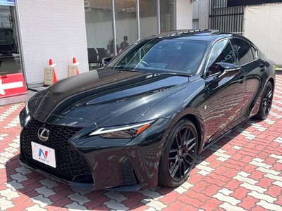 2021 Lexus IS — миниатюра 16