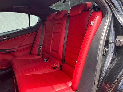 2021 Lexus IS — миниатюра 30