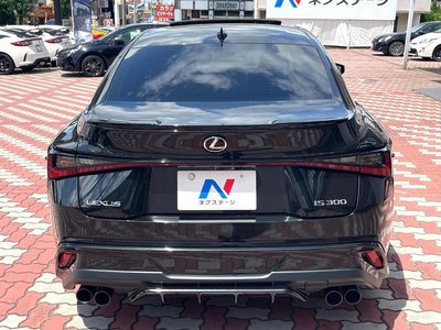 2021 Lexus IS — миниатюра 15