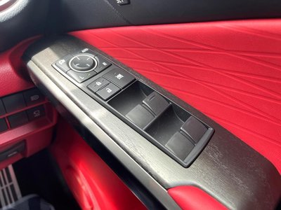 2021 Lexus IS — миниатюра 34