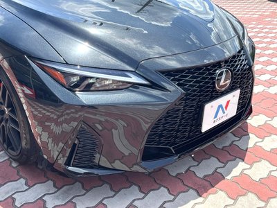 2021 Lexus IS — миниатюра 25