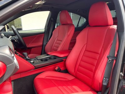 2021 Lexus IS — миниатюра 31