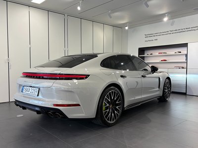 PORSCHE PANAMERA - 4