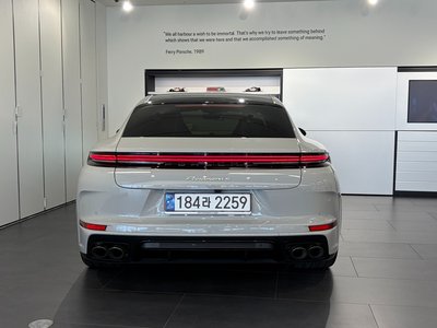 PORSCHE PANAMERA - 3
