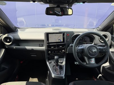TOYOTA YARIS - 3