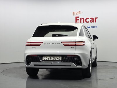 صورة 3 لـ 2022 Genesis GV70