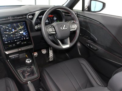 2025 Lexus LBX — миниатюра 42