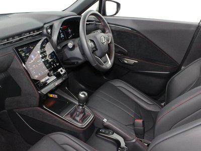 2025 Lexus LBX — миниатюра 39