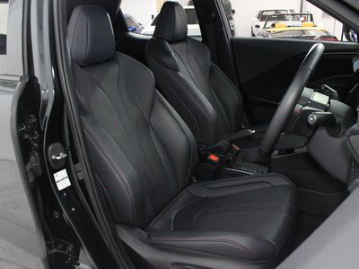 2025 Lexus LBX — миниатюра 15
