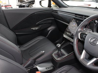 2025 Lexus LBX — миниатюра 40