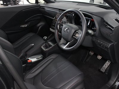 2025 Lexus LBX — миниатюра 14