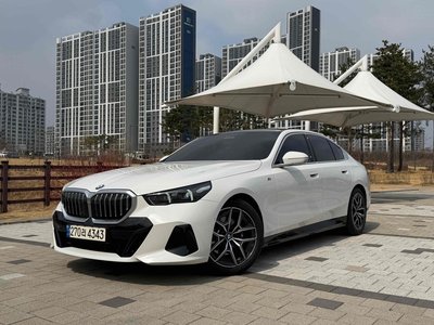 BMW 5 SERIES - 1