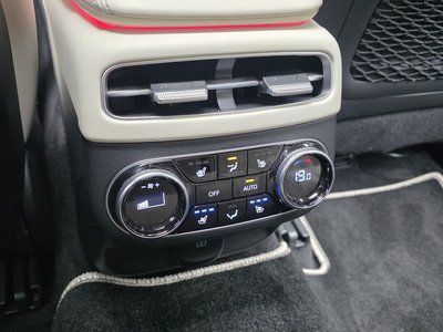 2023 Genesis GV70 — миниатюра 24