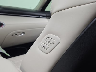 2023 Genesis GV70 — миниатюра 31
