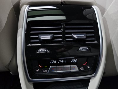 2023 BMW X7 — миниатюра 24
