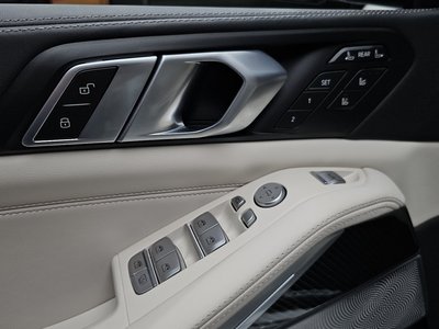 2023 BMW X7 — миниатюра 28