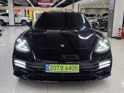 PORSCHE PANAMERA - 3