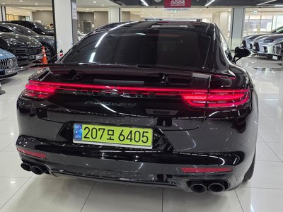 PORSCHE PANAMERA - 4