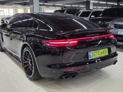 PORSCHE PANAMERA - 8