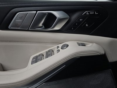 2022 BMW X7 thumbnail 30