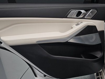 2022 BMW X7 thumbnail 15