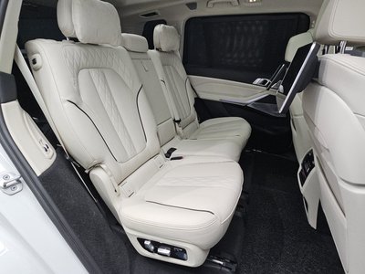 2022 BMW X7 thumbnail 17