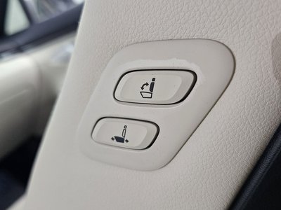 2023 Genesis GV70 thumbnail 23