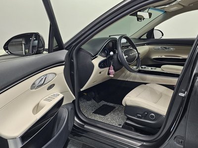 2023 Genesis GV70 thumbnail 13