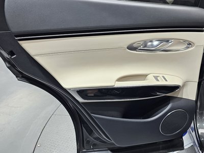 2023 Genesis GV70 thumbnail 15