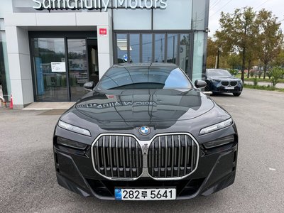 2026 BMW 7 SERIES photo 1