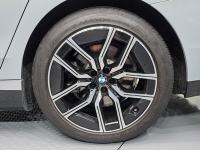 BMW I7 - 8