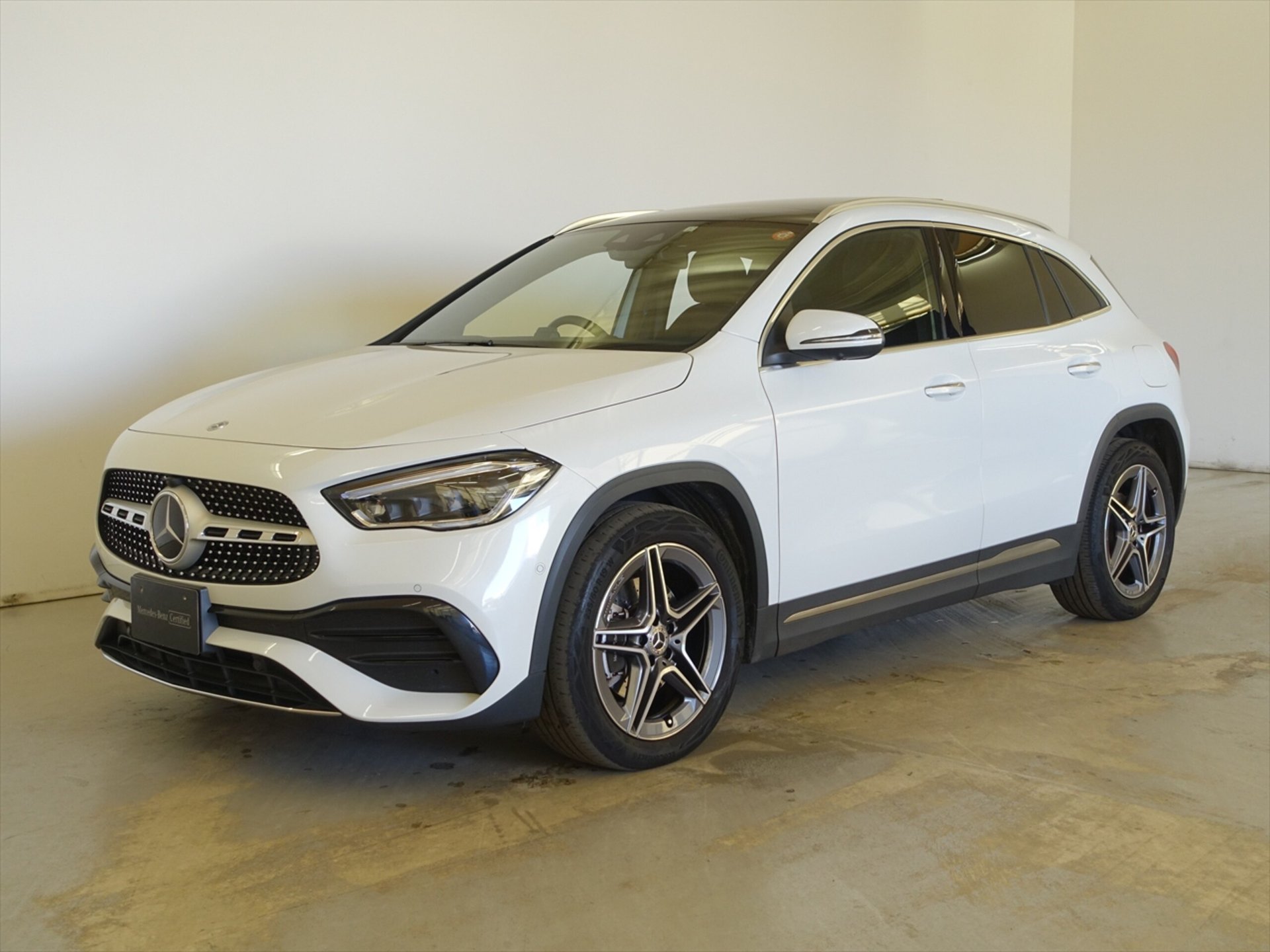 MERCEDES-BENZ GLA - View 1