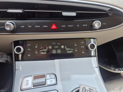صورة 9 لـ 2026 Genesis GV70