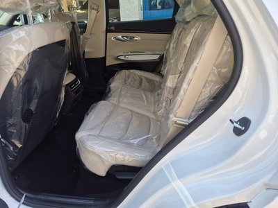 صورة 8 لـ 2026 Genesis GV70