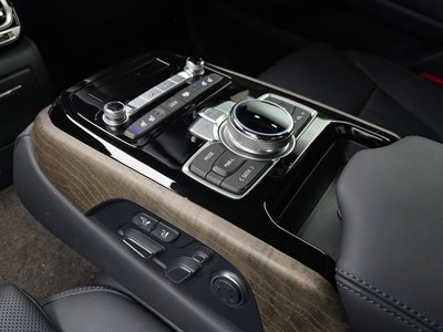 2020 Genesis G90 — миниатюра 17