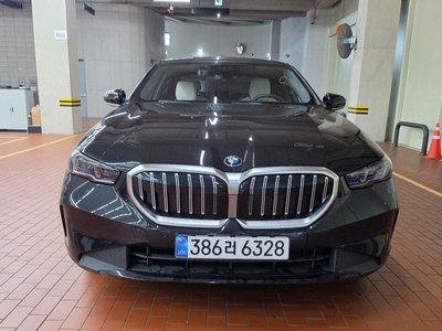2026 BMW 5 SERIES — фото 2