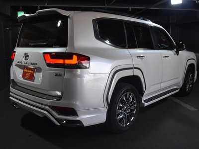 TOYOTA LAND CRUISER 300 - 9