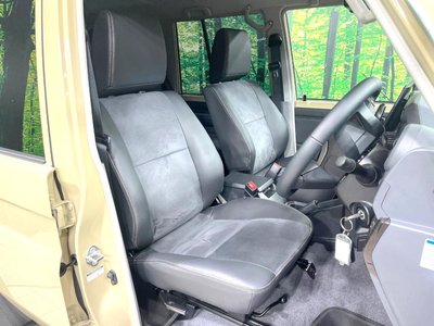 TOYOTA LAND CRUISER 70 - 8