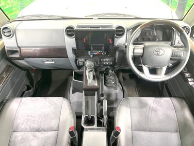 TOYOTA LAND CRUISER 70 - 2