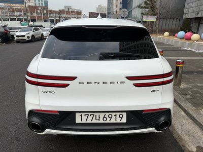 2021 Genesis GV70 photo 3