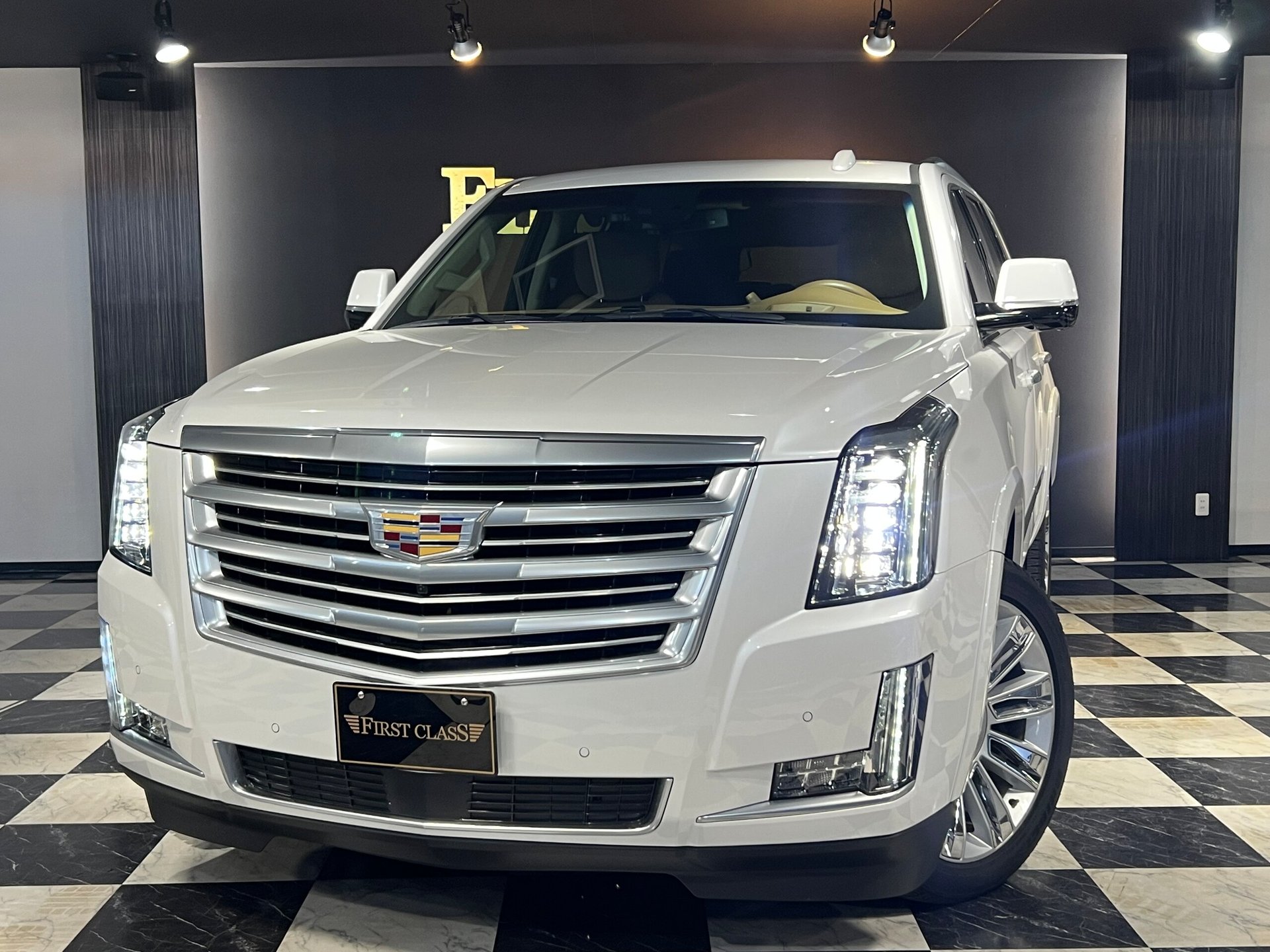 CADILLAC ESCALADE - View 1