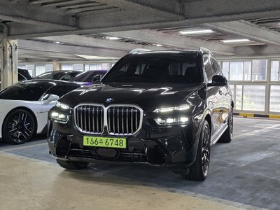 2025 BMW X7 photo 2