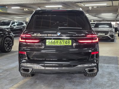 2025 BMW X7 photo 3