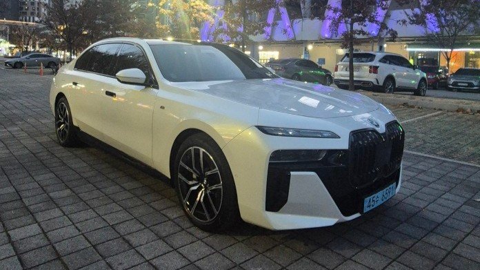 BMW I7 - View 1