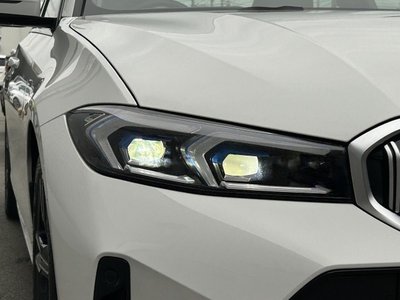 2025 BMW 3 SERIES photo 9