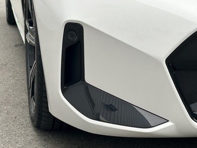 2025 BMW 3 SERIES photo 10