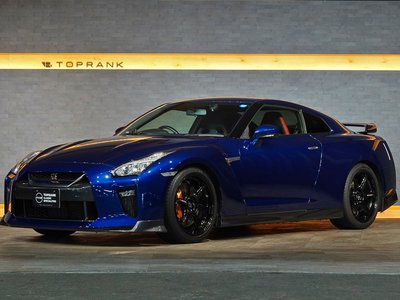NISSAN GT-R - 1